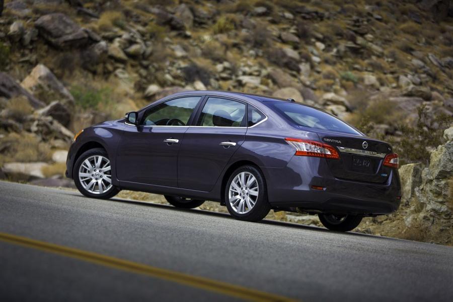  Nissan Sentra 2013 года  (фото 2 из 74)